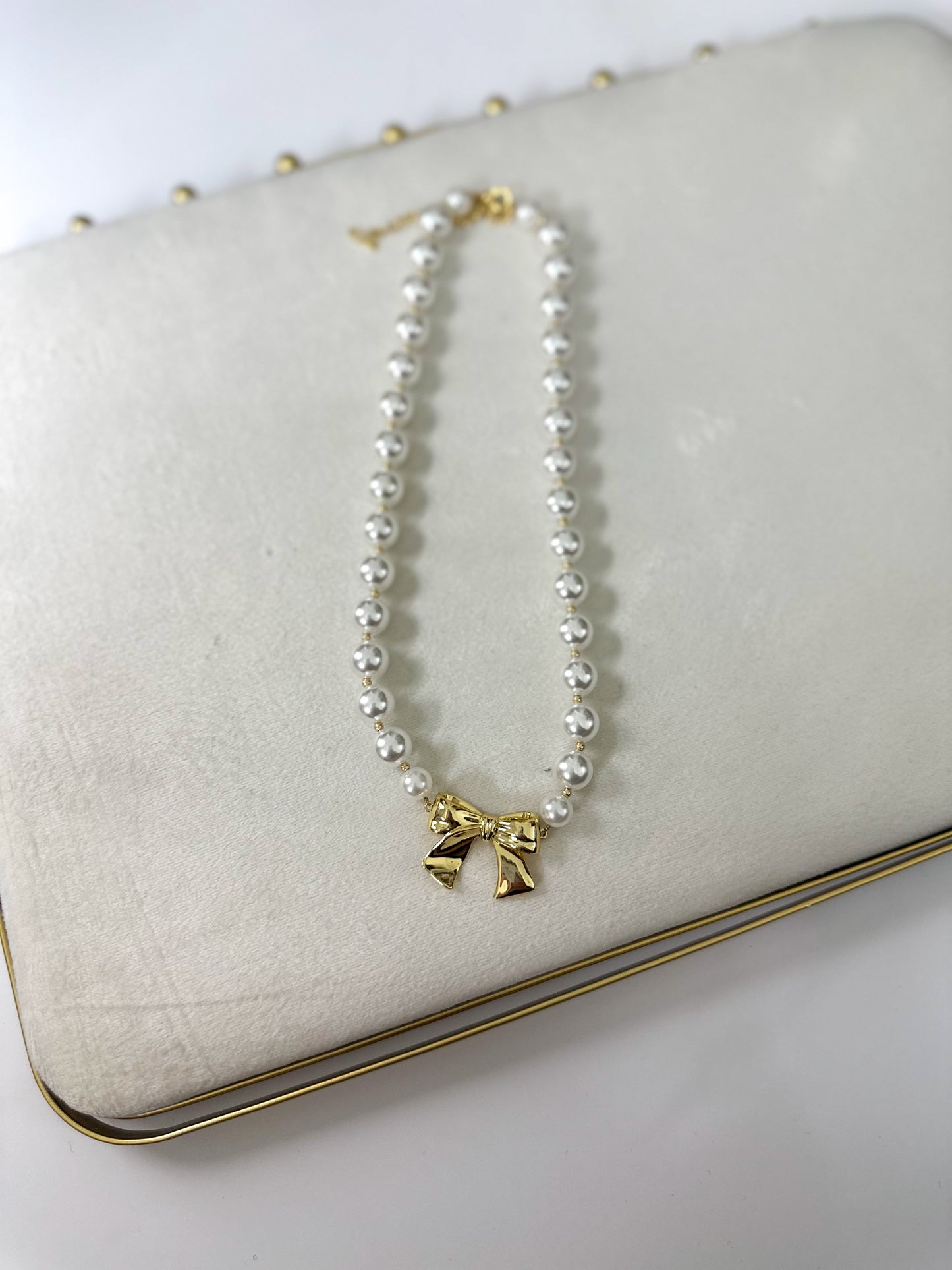 Bow and Pearls Necklace