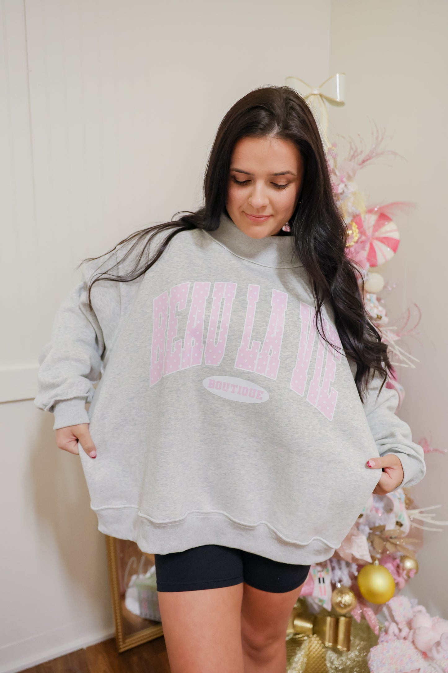 BEAU LA VIE - MOCK NECK SWEATSHIRT
